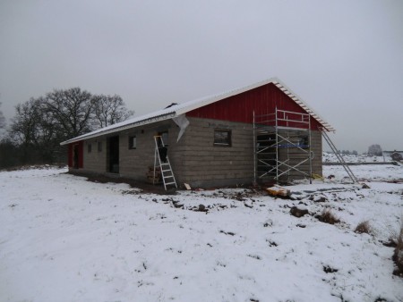 Panel på gavelspetsen. Vi har även satt in 10 st fönster