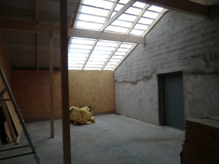 Kallförrådet urstädat och färdigt sånär som på lite belysning. Kanske målar vi den putsade väggen också.