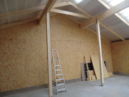 Luftigt och bra. Synd att det trevliga ljusinsläppet i form av det ofärdiga yttertaket i rask takt snart försvinner..