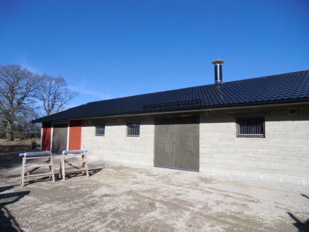 Starwarsrobotar på bockarna? Nej, kamrörselement som spraymålas vita för att passa in bättre.