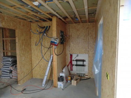 Grovköket med dess data/el/golvvärmeinstallationer