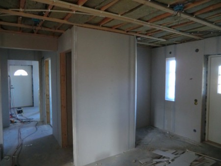 Och nu är allt gipsat, spacklat och slipat (puh)