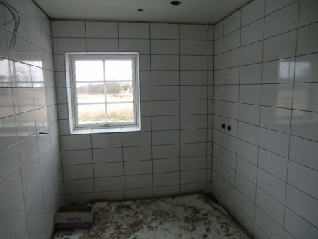 Badrum. Kakling pågår..