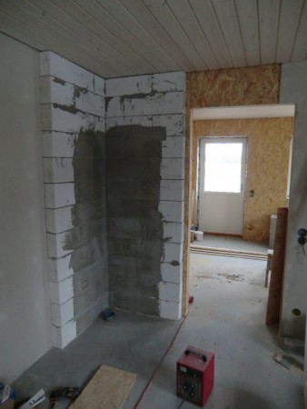 Siporexväggen uppmurad, och ska få gipsputs
