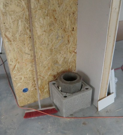 Första biten skorsten fixeras